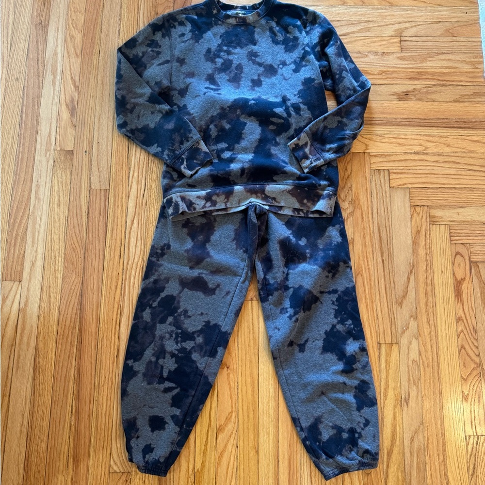 Women’s Tie-Dye Sweatpants and Sweatshirt Set